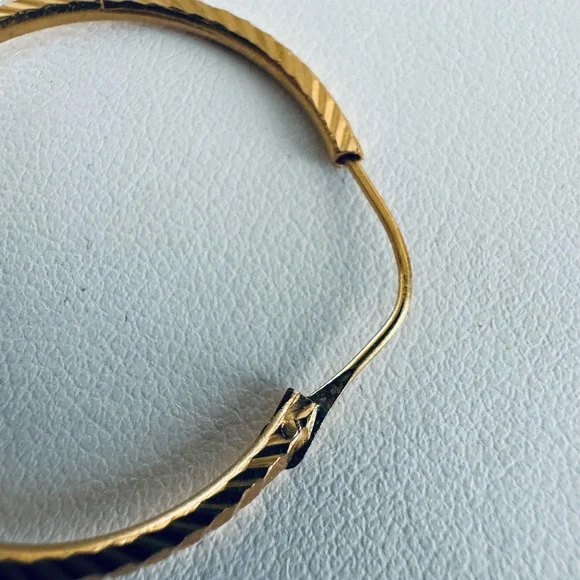 21K Yellow Gold Vintage Hoop Earrings with Ribbed Ball Accent